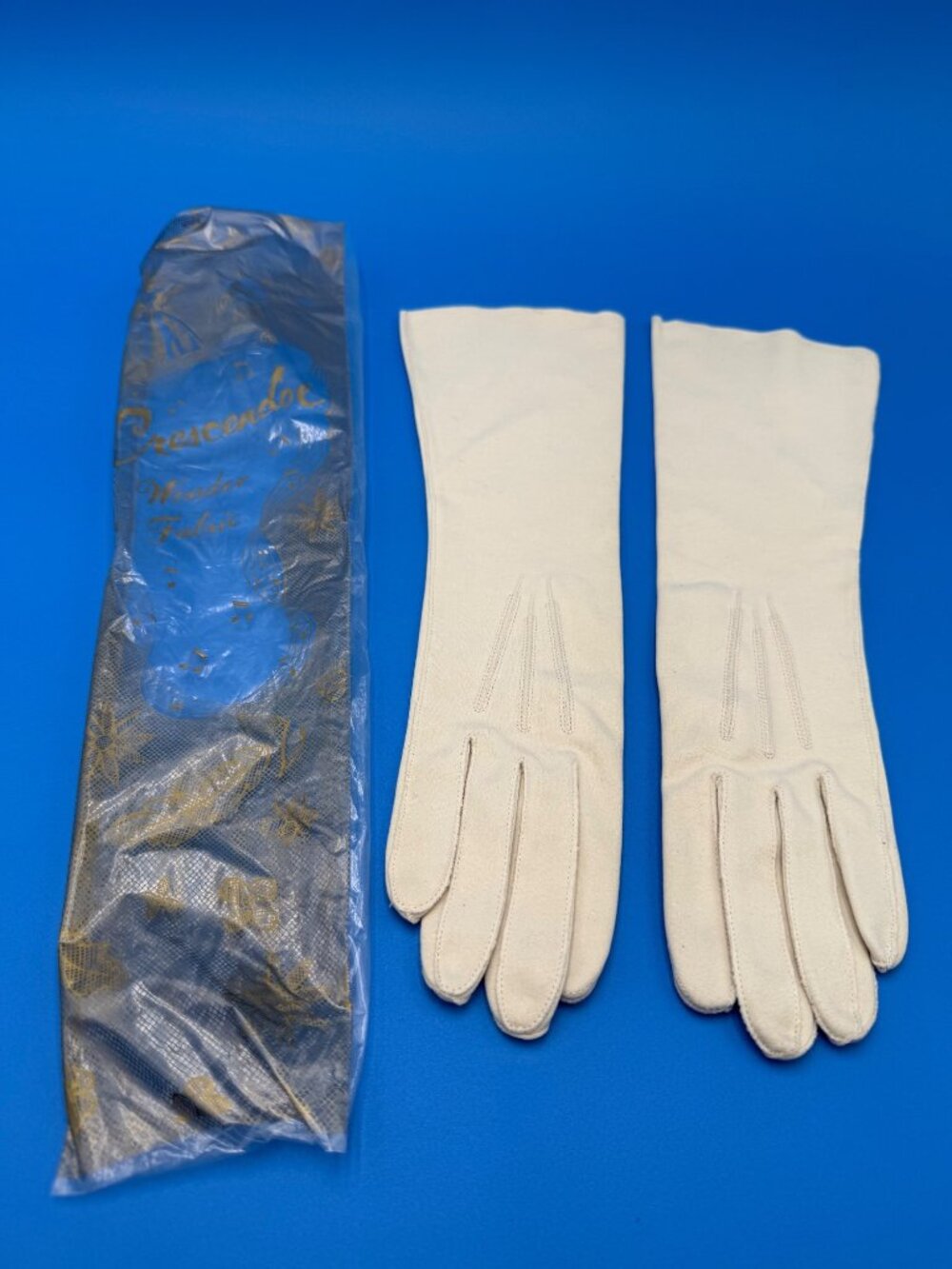 Vintage White Crescendoe Wonder Fabric Gloves 7.5 Original Packaging 14" Length
